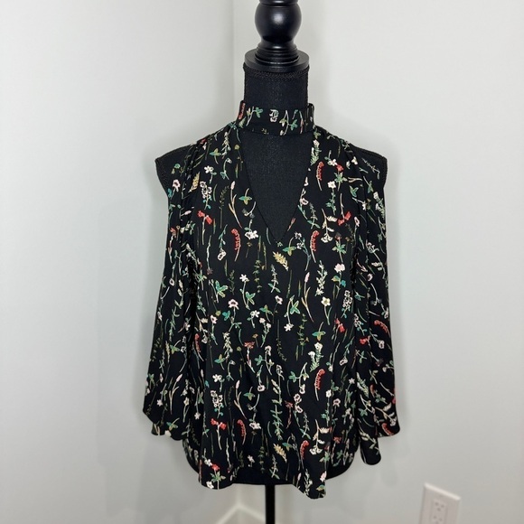 Design Lab Lord & Taylor Black Floral V-Neck Open Sleeve Blouse (S) - Picture 2 of 9